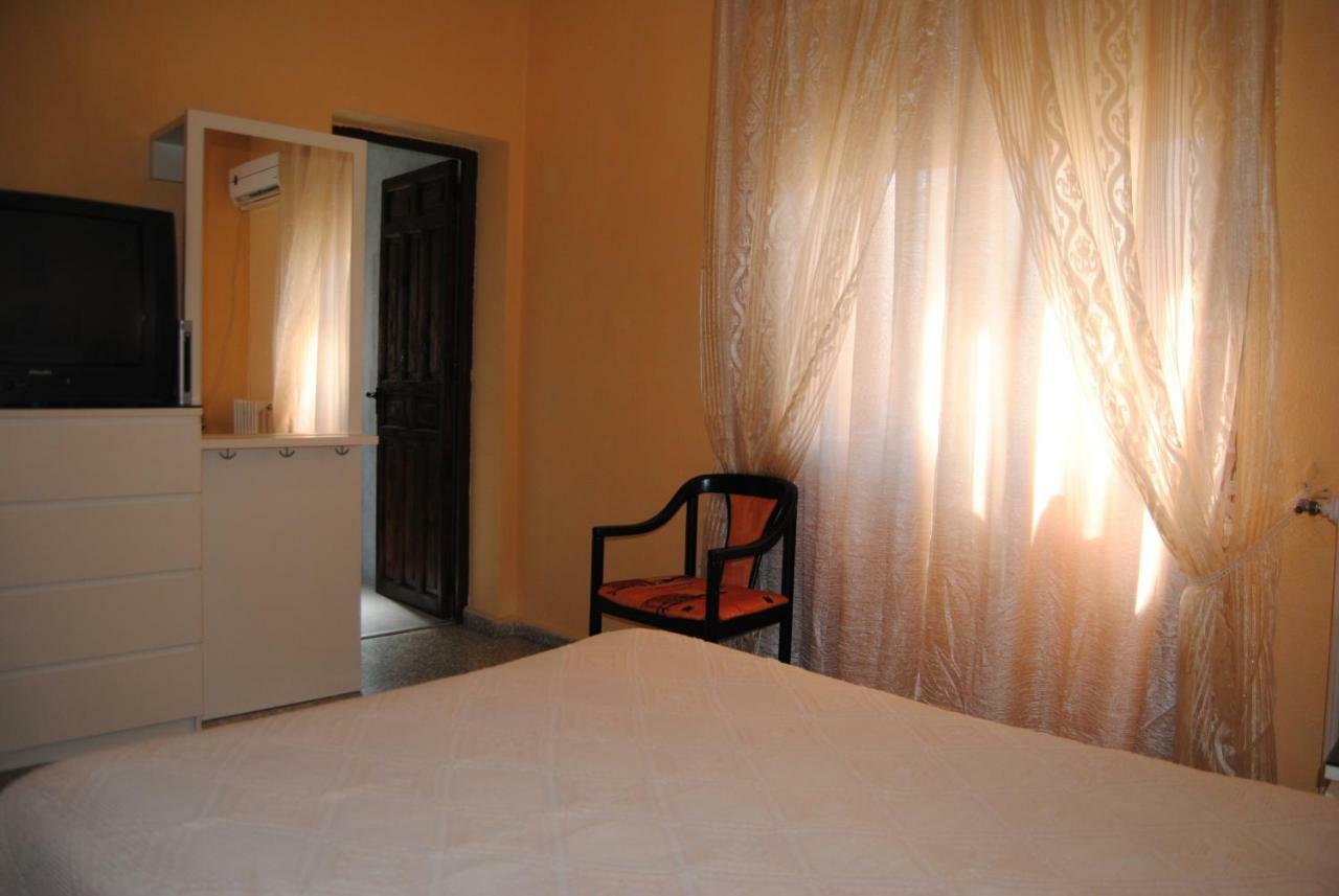 Hostal Avila Ocaña Kültér fotó